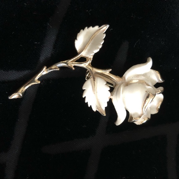 Jewelry - Vintage Brooch